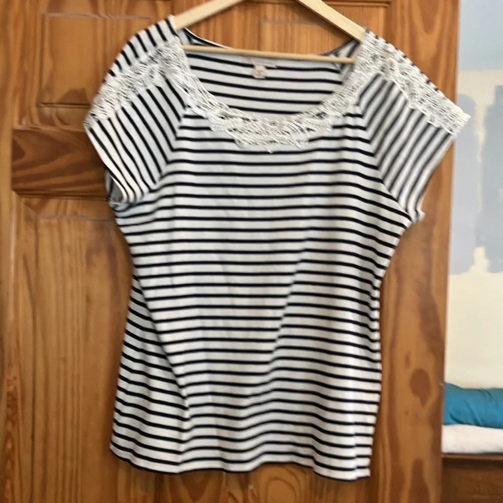 Top - Picture 2 of 3